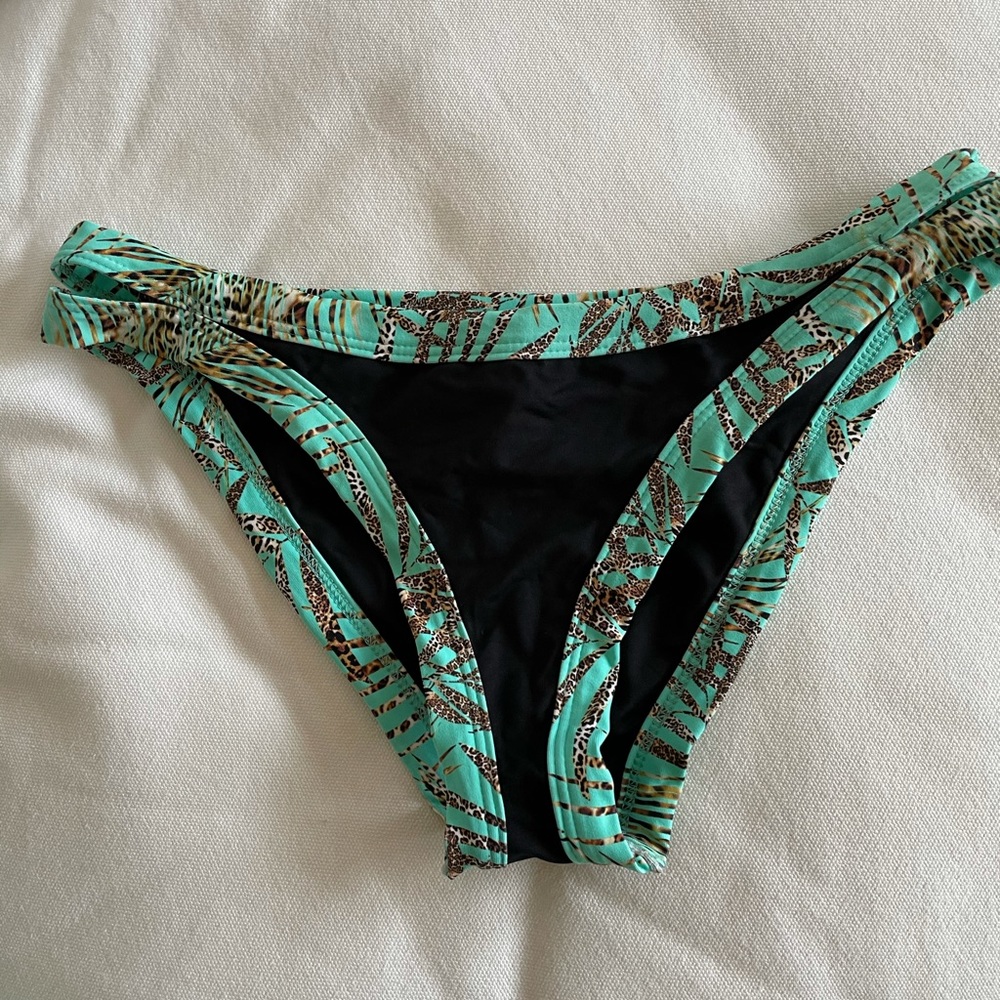 NWOT L Space Sandy Bikini Bottoms